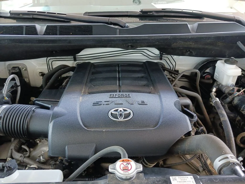 Used 2021 White Toyota SR5 image 13