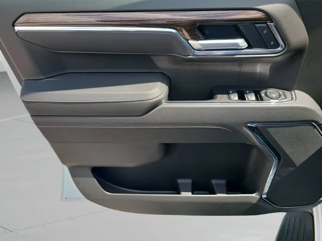 New 2026 Summit White Chevrolet RST image 16