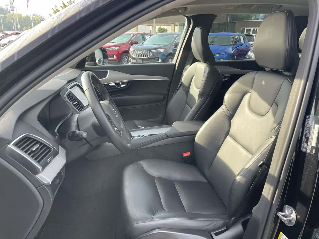 Used 2025 Onyx Black Metallic Volvo Core image 8