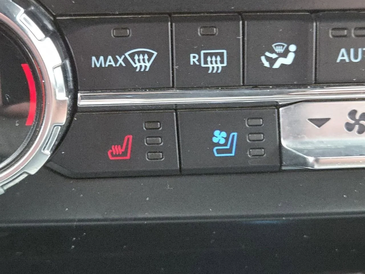 Used 2022  Ford XL image 6