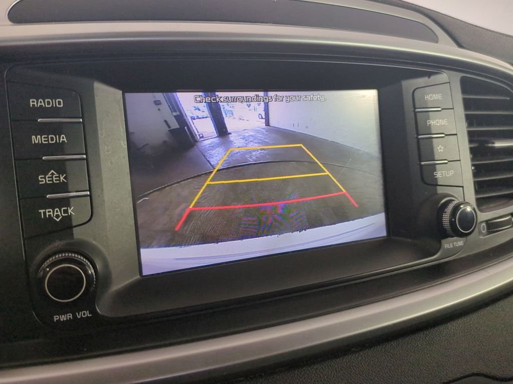 2020 Kia Sorento LX - Photo 25