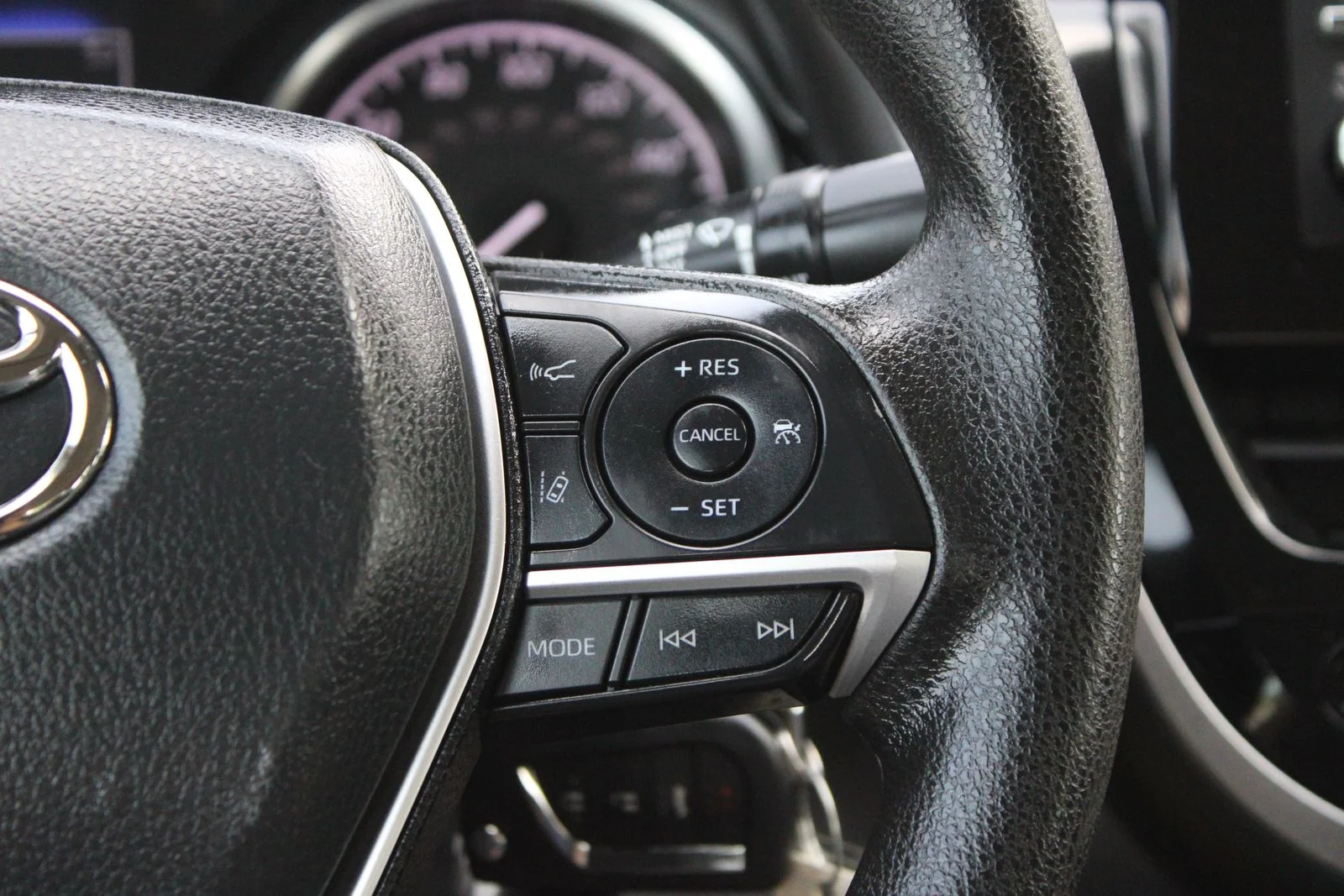 Used 2023 Silver Toyota LE image 18