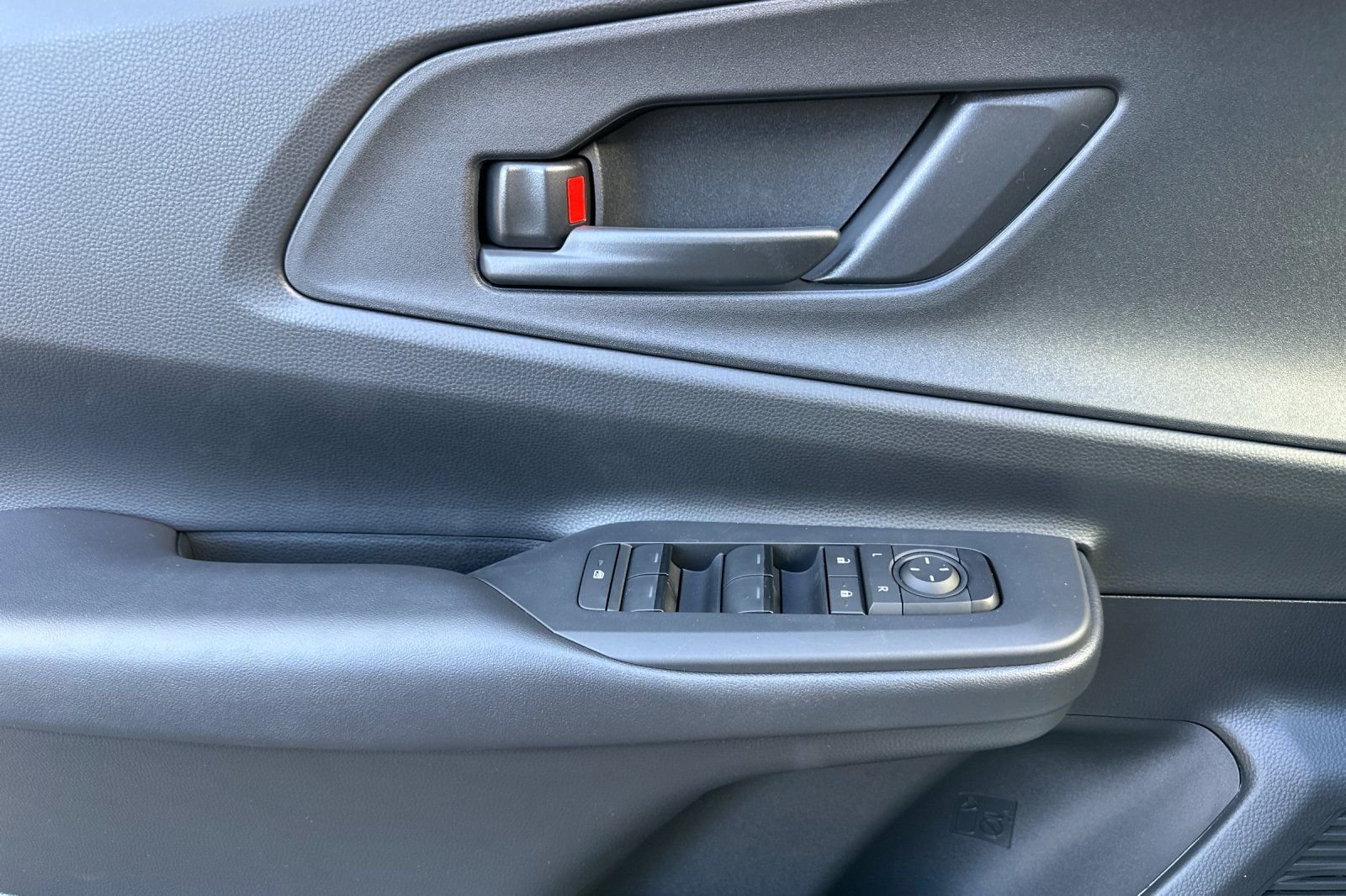 2026 Toyota Prius Plug-in Hybrid SE - Photo 11