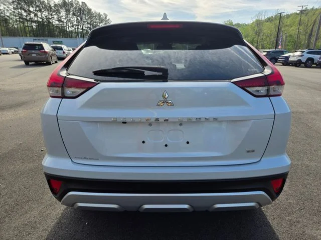 Used 2025 White Mitsubishi SE image 7