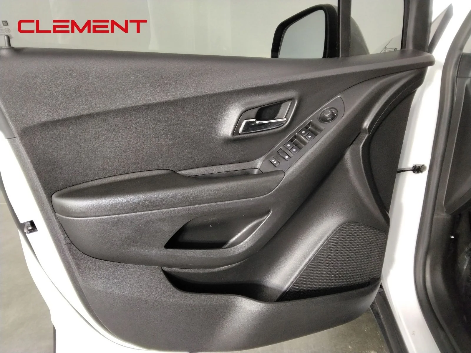 Used 2022 White Chevrolet LS image 19