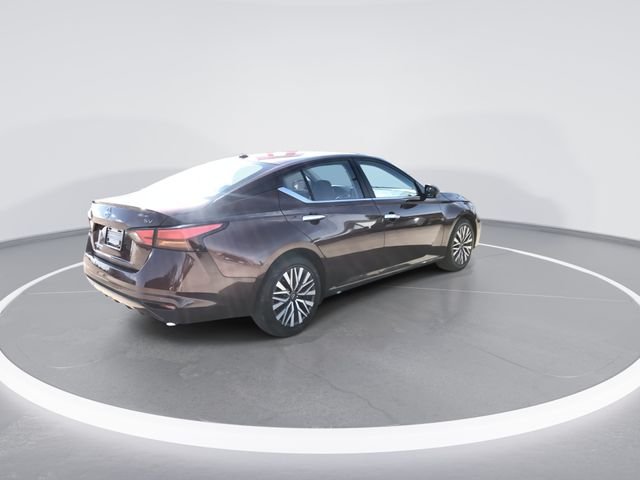 Used 2024 Red Nissan 2.5 SV image 8