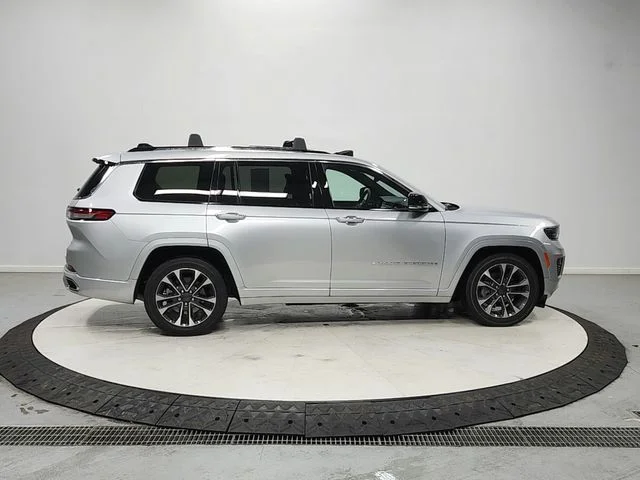 Used 2023 Silver Jeep Overland image 8