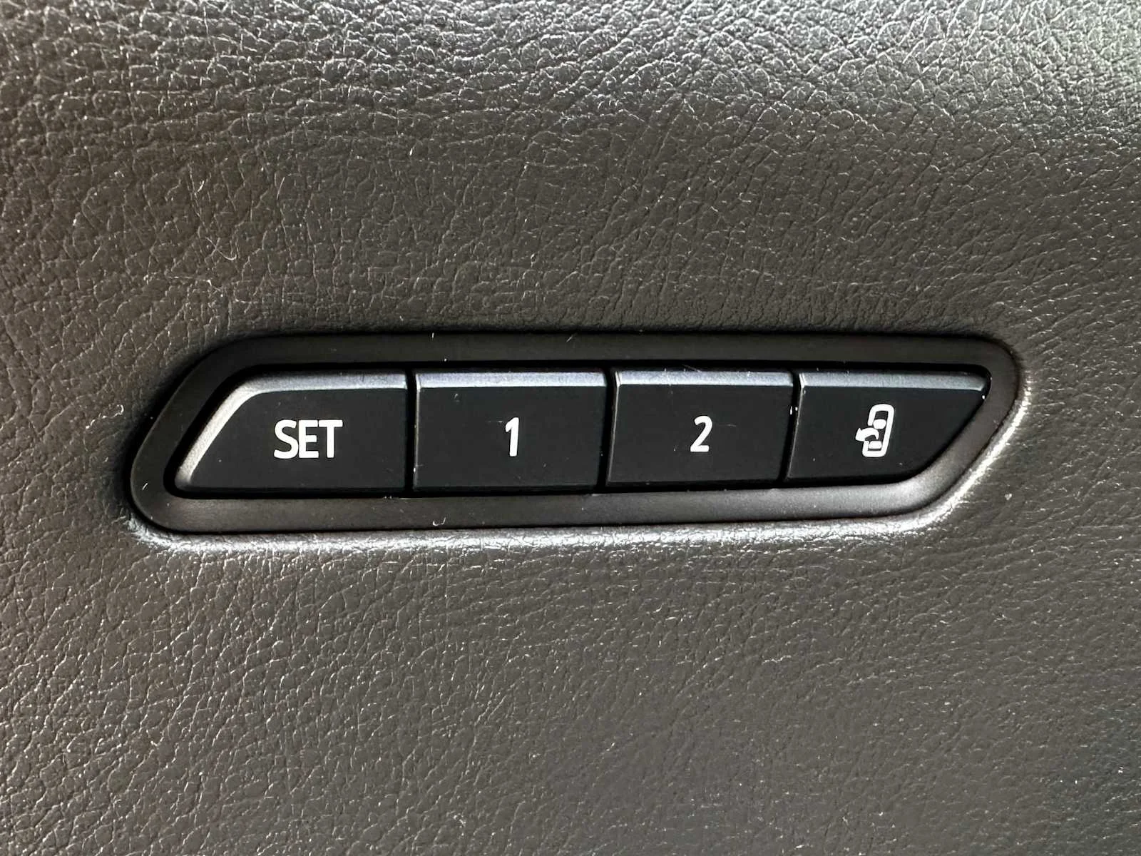 2025 Cadillac XT6 Luxury - Photo 16