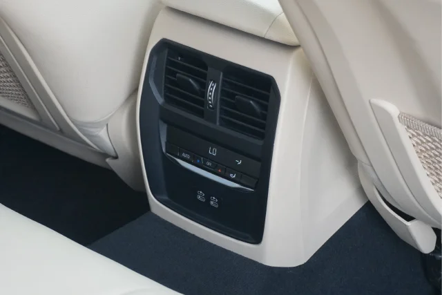 Used 2021 White BMW 330i xDrive image 22