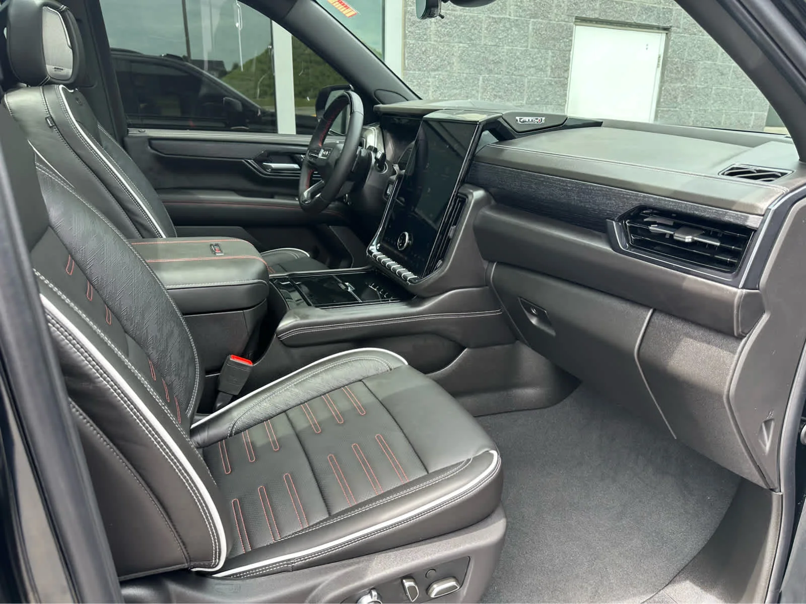 Used 2026 Onyx Black GMC AT4 Ultimate image 17