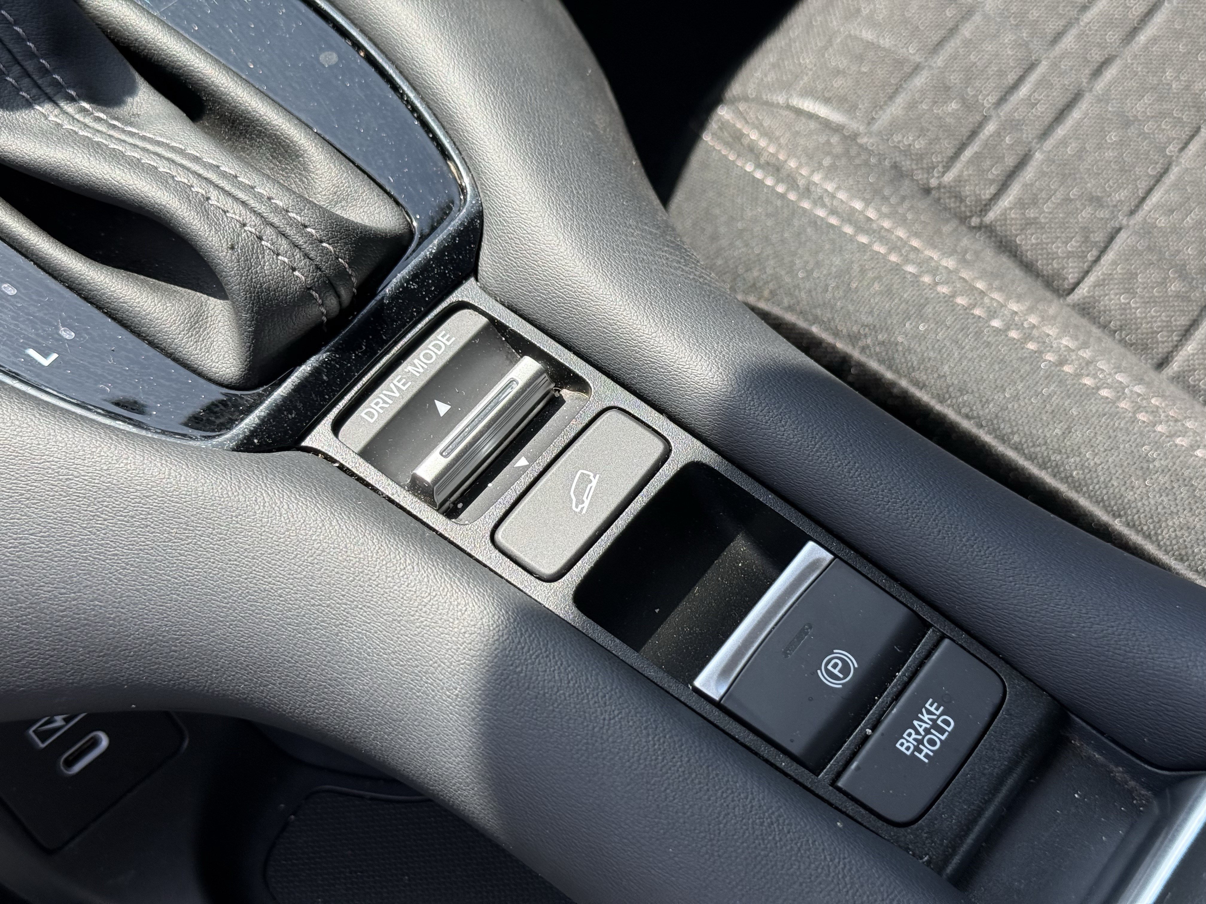 2025 Honda HR-V LX - Photo 23