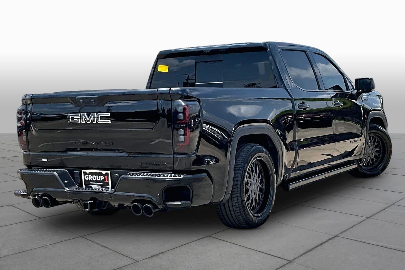 Used 2025 Onyx Black GMC Denali Ultimate image 25