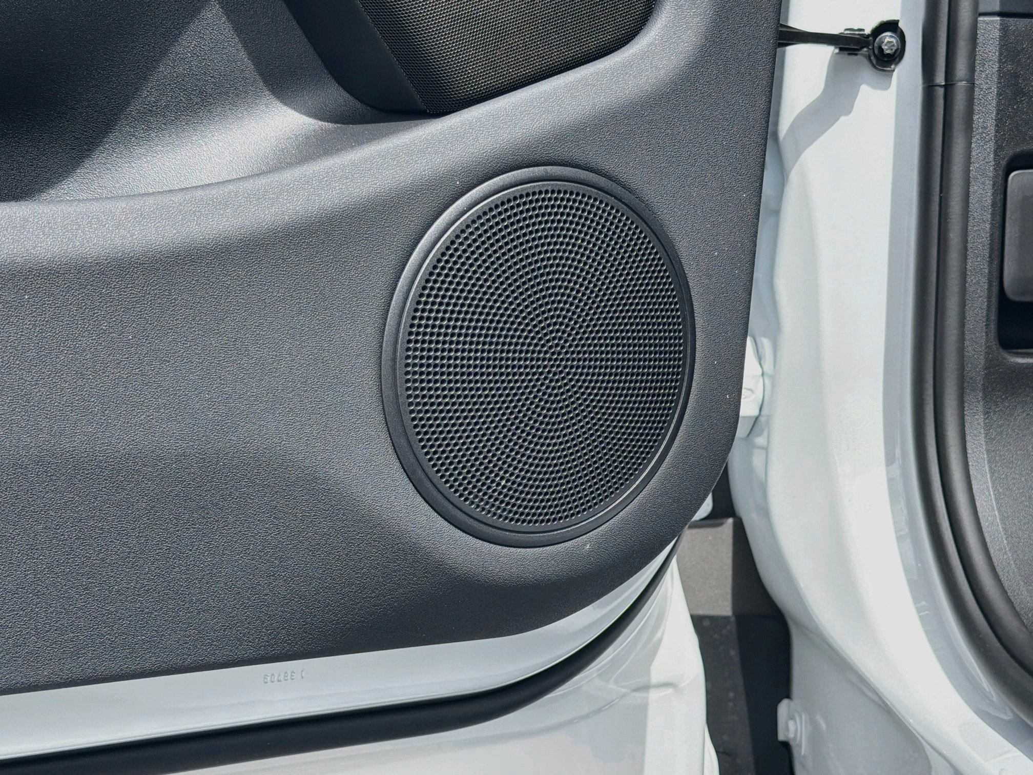 New 2026 Ostuni Pearl White Land Rover Hoxton Edition image 23
