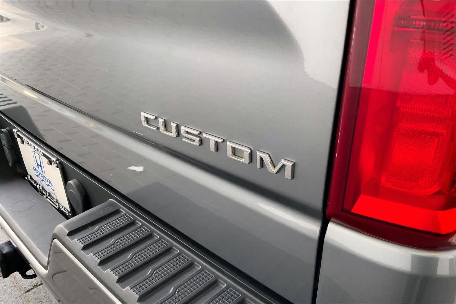 Used 2021 Satin Steel Metallic Chevrolet Custom image 10