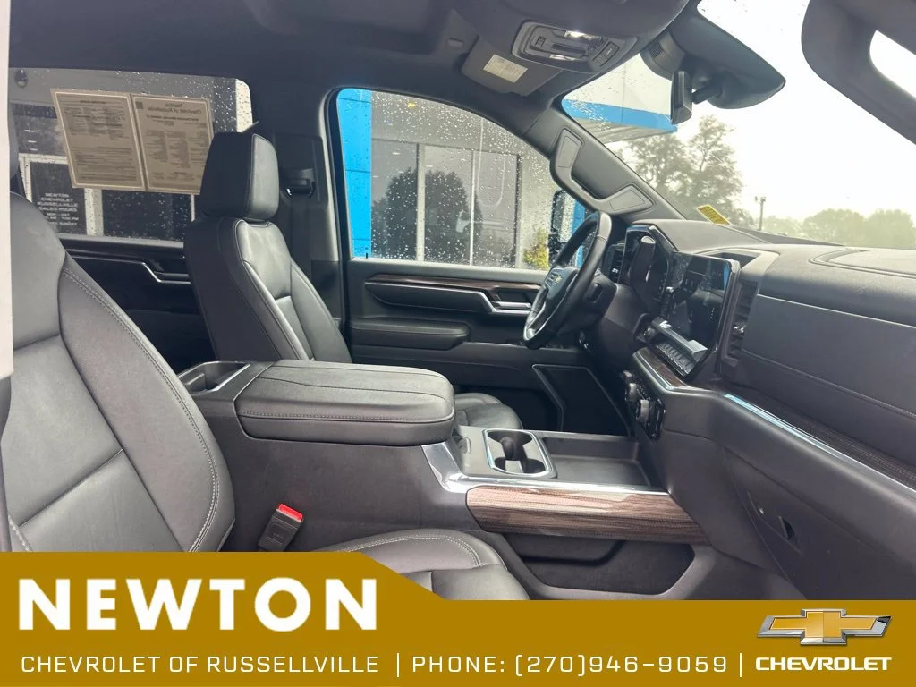 Used 2025 Black Chevrolet LT image 18