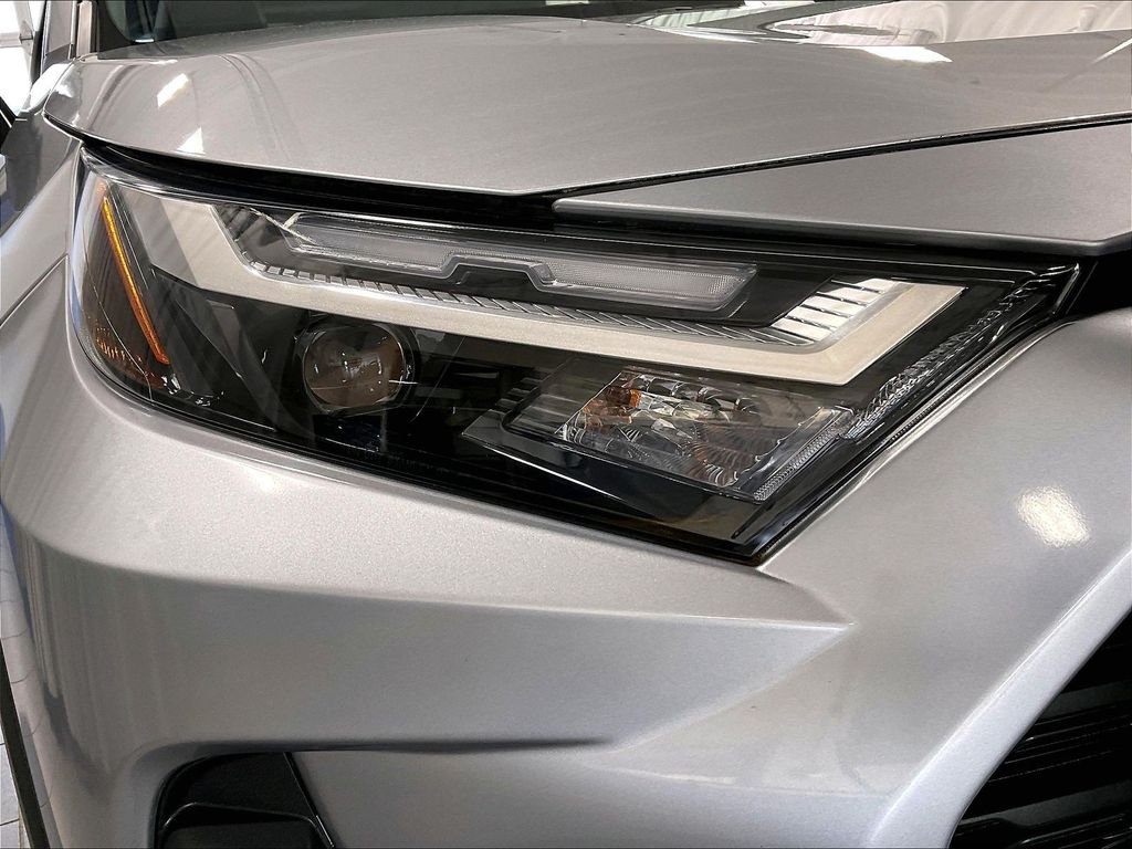 Used 2024 Silver Toyota XLE Premium image 34
