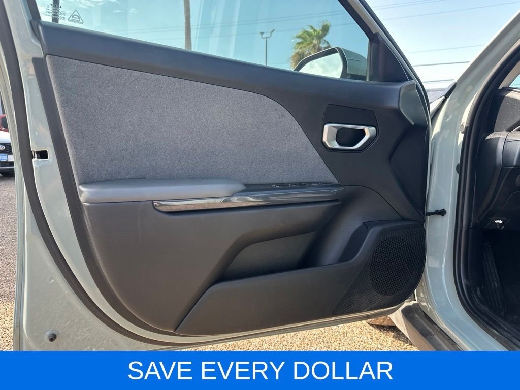 Used 2025  Kia EX image 10