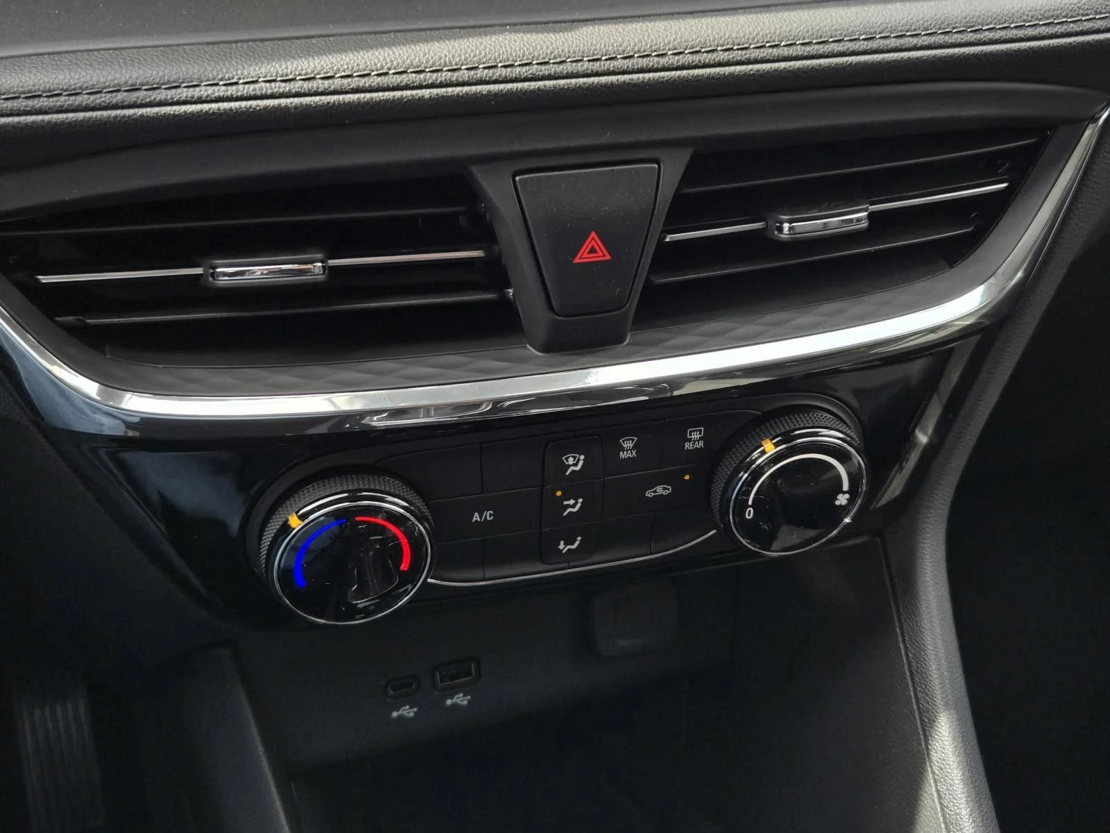 2026 Buick Encore GX Sport Touring - Photo 11