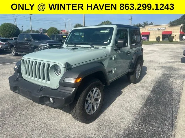 Used 2023  Jeep Sport S image 3