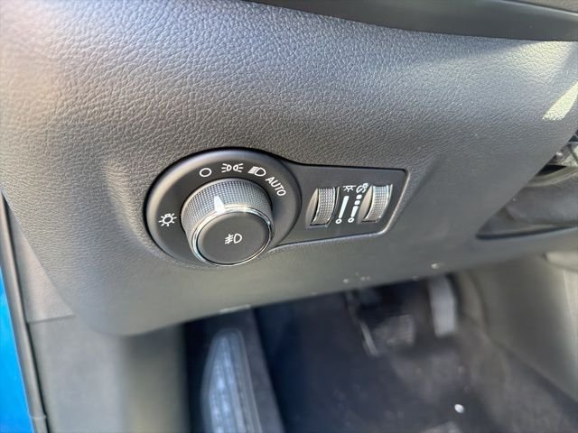 New 2026 Hydro Blue Pearl-Coat Exterior Paint Jeep Limited image 23