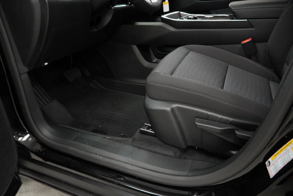 New 2027 Mosaic Black Metallic Chevrolet LT image 23