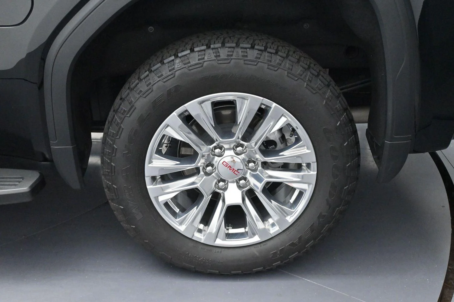 Used 2025 Onyx Black GMC Denali image 39