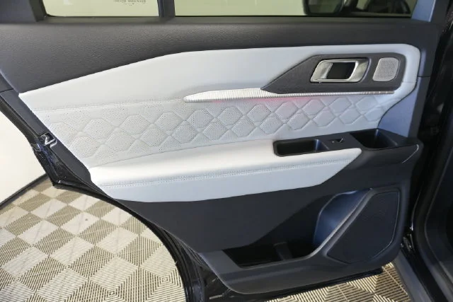 New 2027 Agate Black Metallic Ford Platinum™ image 27