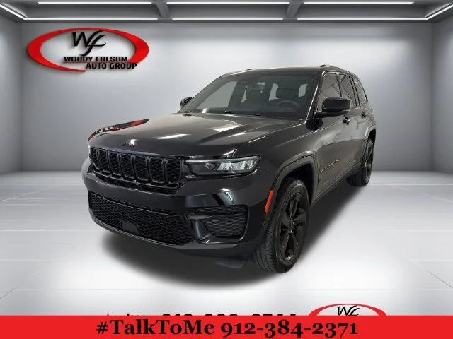 Used 2023 Black Jeep Altitude image 1