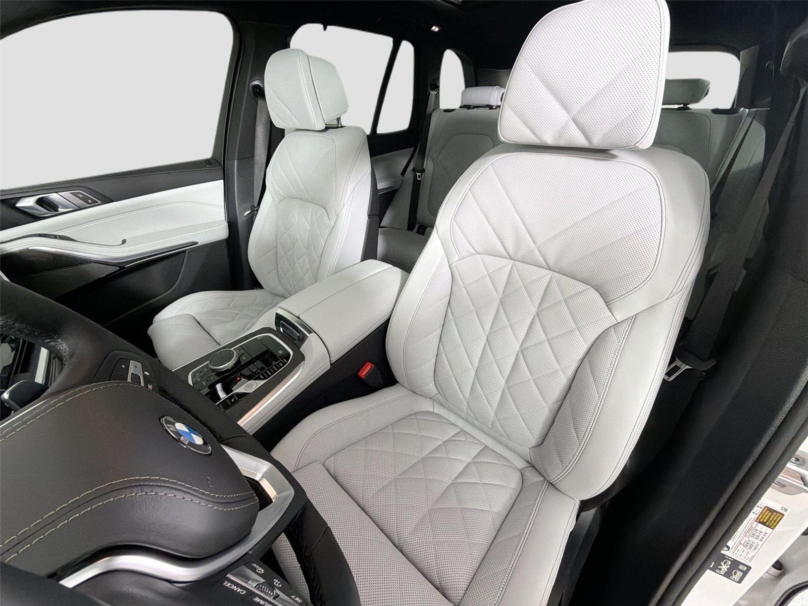 New 2026 Mineral White Metallic BMW xDrive40i image 18