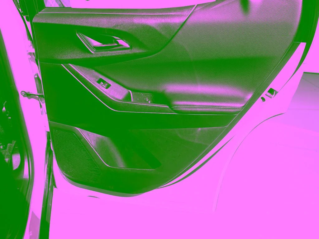 Used 2025 White Chevrolet LT image 27