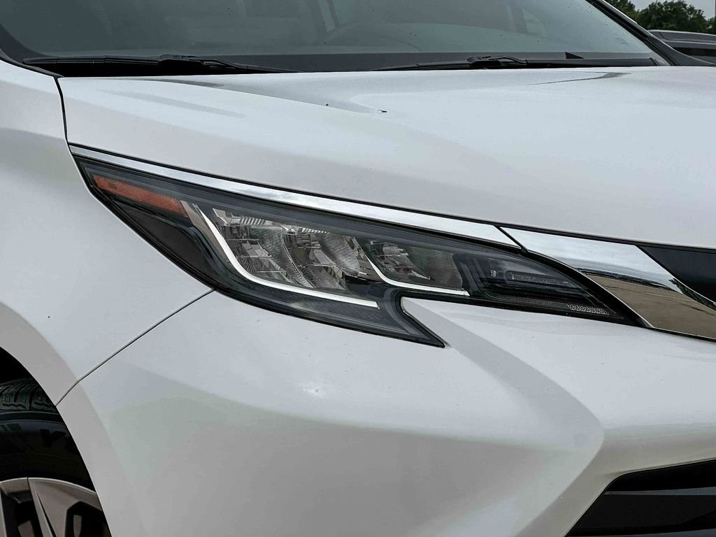 Certified Used 2022 White Toyota LE image 10