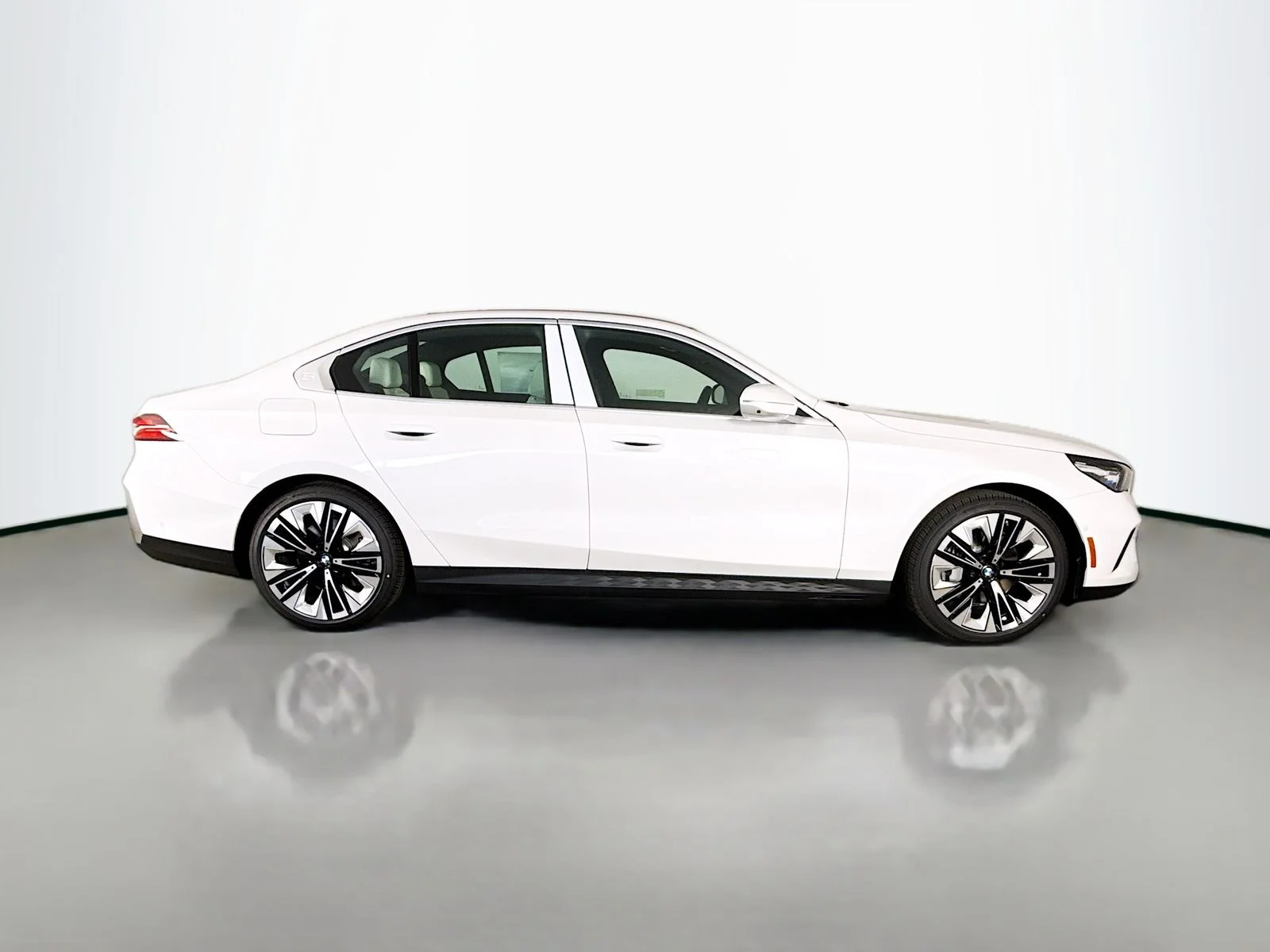 New 2026 Mineral White Metallic BMW eDrive40 image 8