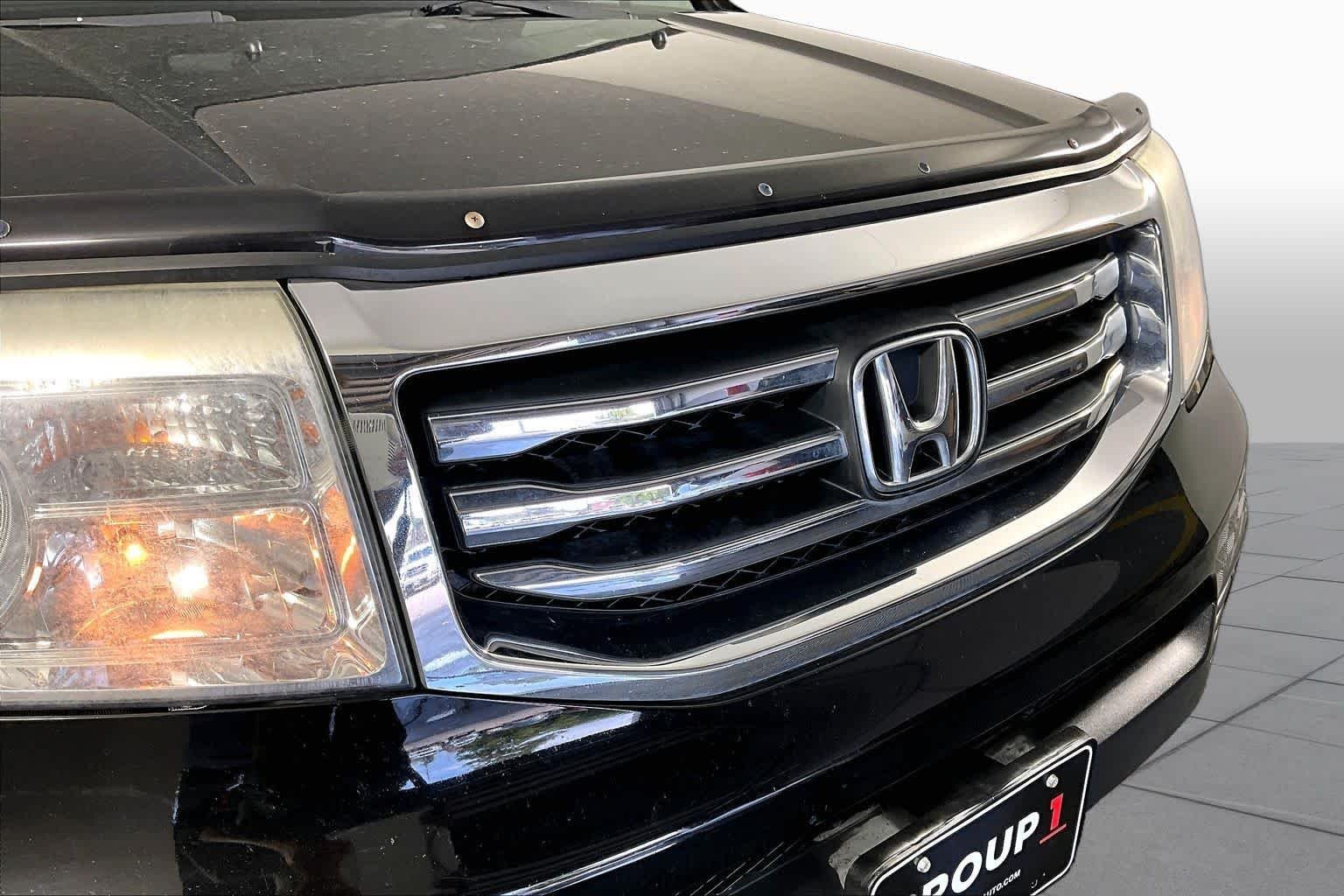 Used 2015 Crystal Black Pearl Honda Touring image 28