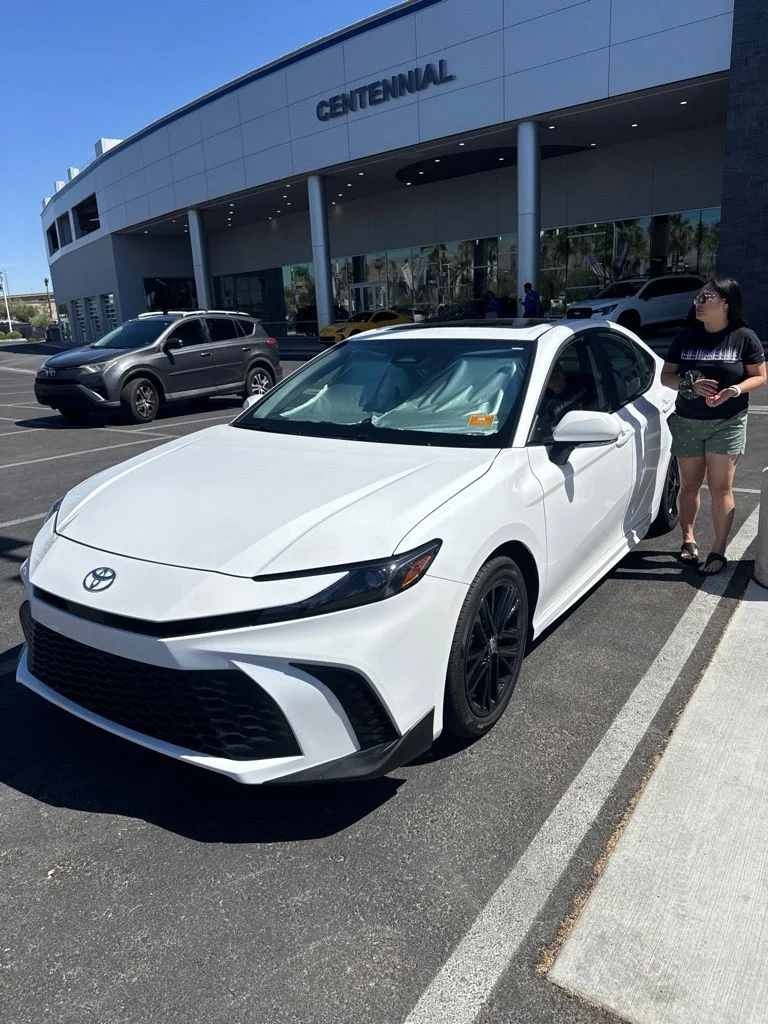 2025 Toyota Camry SE Hybrid's photo