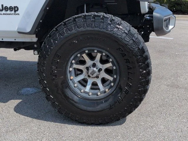 Used 2022 White Jeep Sport image 11
