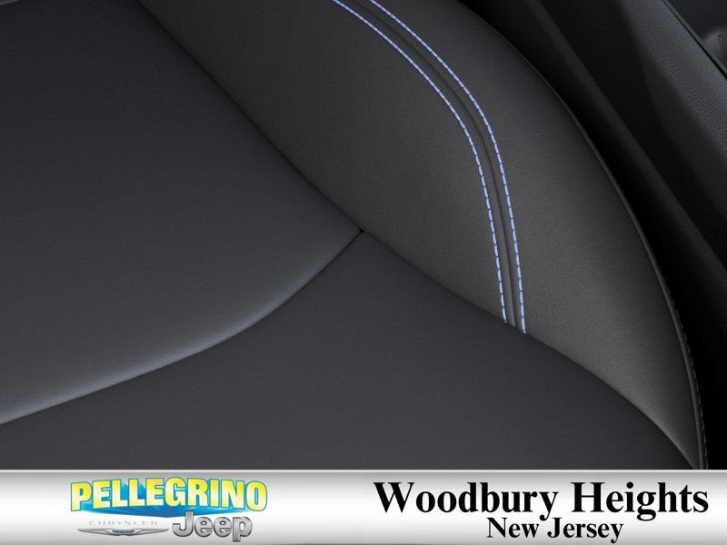 New 2025 Bright White Clear-Coat Exterior Paint Jeep Limited image 20