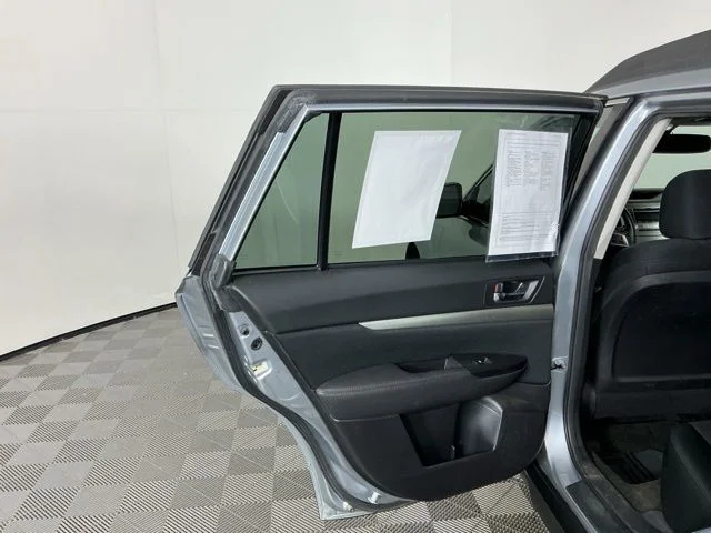 Used 2013 Silver Subaru 2.5i Premium image 21