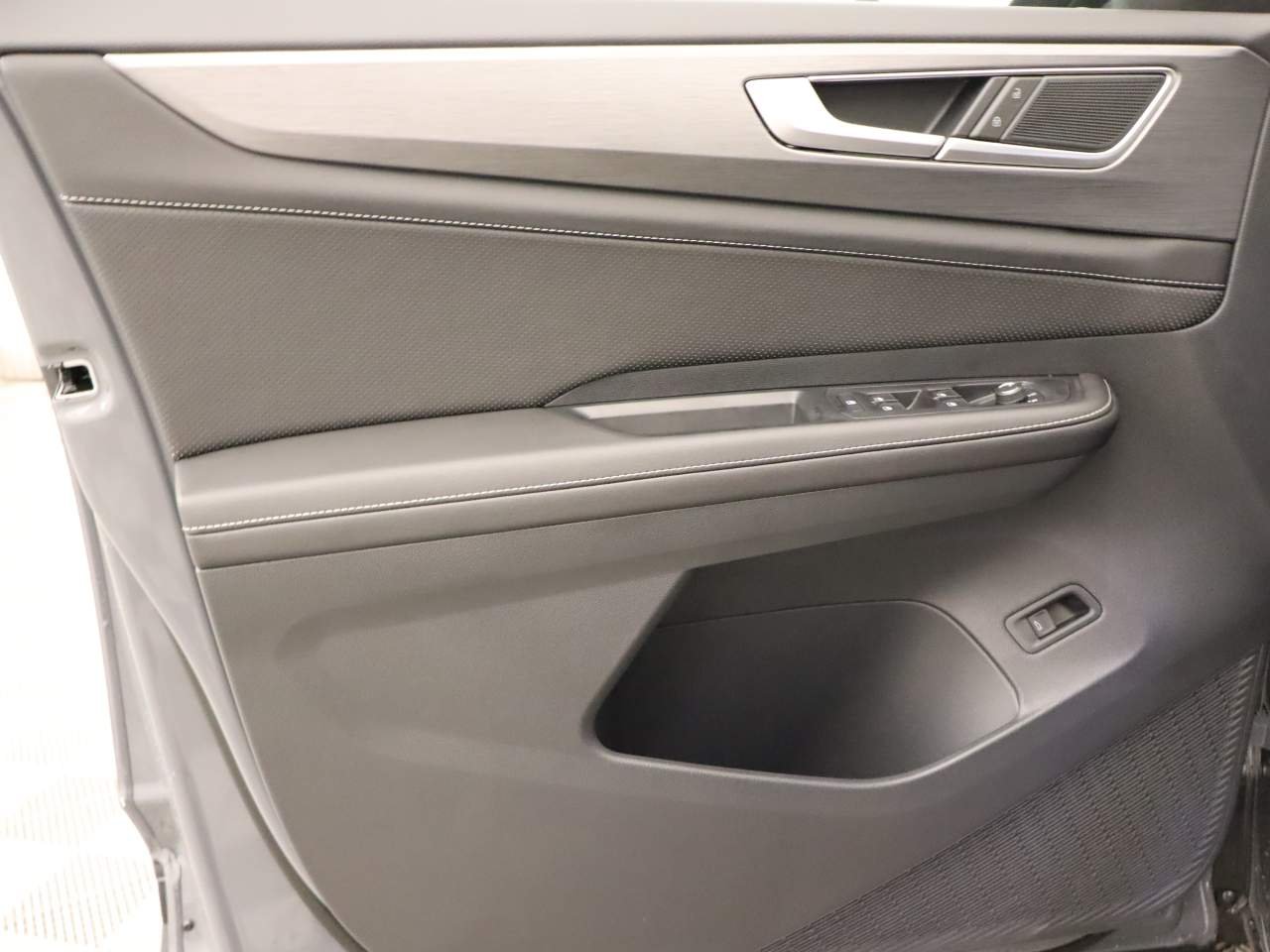 2026 Volkswagen Atlas Cross Sport SE w/Tech - Photo 16