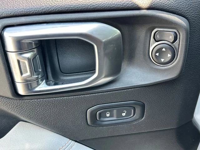 Used 2023 White Jeep High Altitude image 16