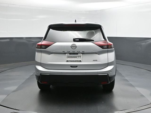 Used 2024 Silver Nissan S image 5