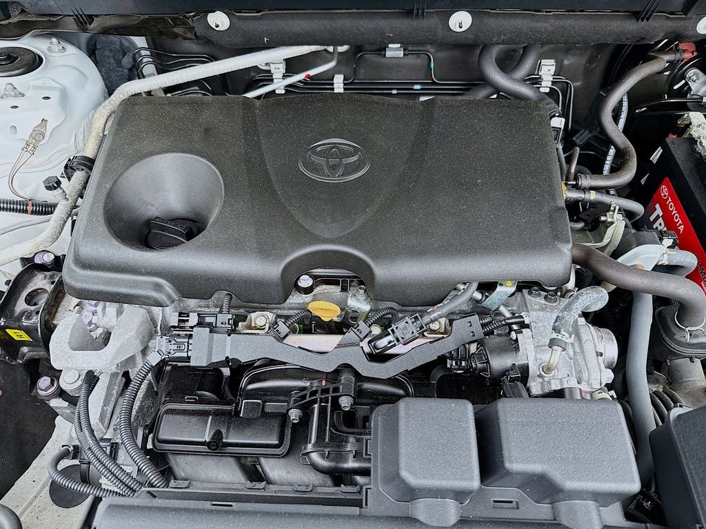 Used 2022 White Toyota LE image 28
