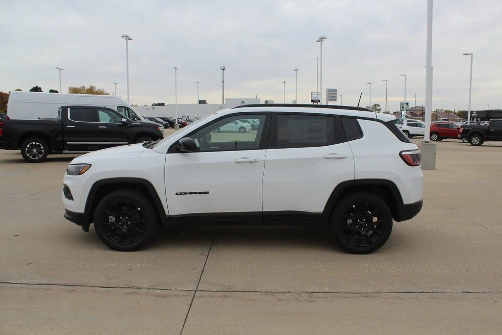 New 2026 White/off-white Jeep Latitude image 6