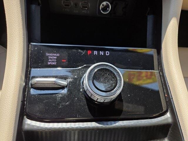Used 2024 Diamond Black Crystal Pearlcoat Jeep Limited image 20