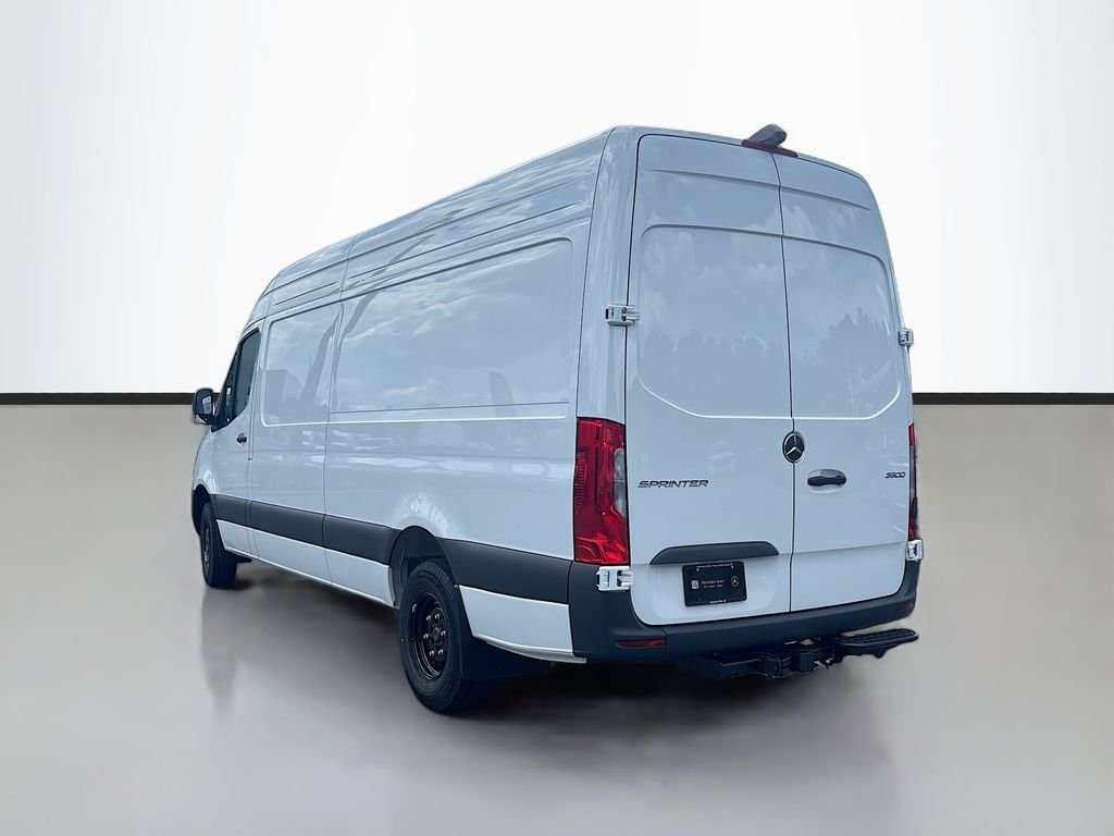 New 2026 Arctic White Mercedes-Benz Cargo 170 WB image 4
