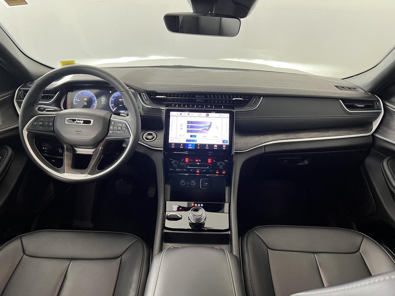 Used 2025 Wh Jeep  image 21