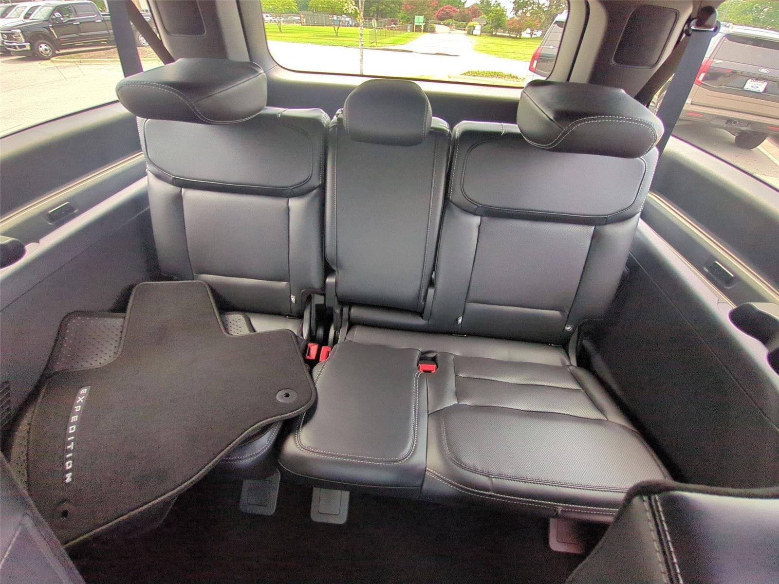 New 2026 Glacier Gray Metallic Tri-Coat Ford MAX Platinum® image 36