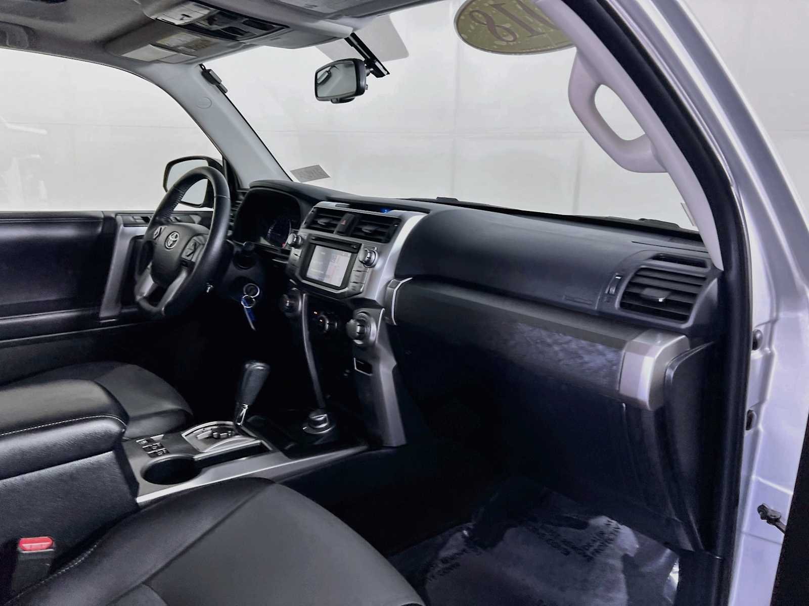 Used 2018 Classic Silver Metallic Toyota SR5 Premium image 30