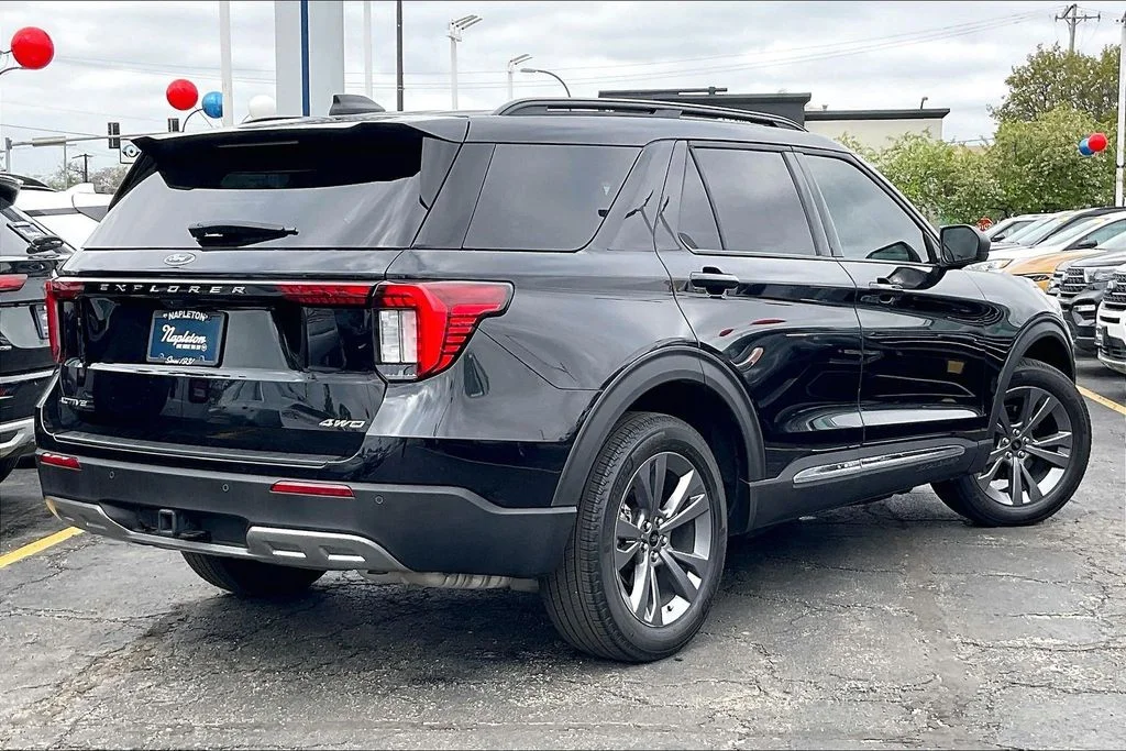 Used 2025 Black Metallic Ford Active image 11