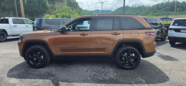 New 2026 Copper Shino Metallic Clear-Coat Exterior Paint Jeep Limited image 6