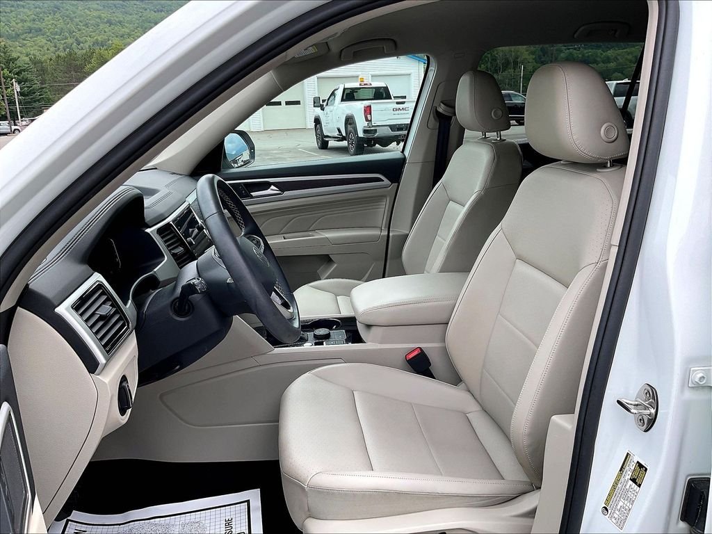 Used 2023 Pure White Volkswagen 3.6L V6 SE w/Technology image 10